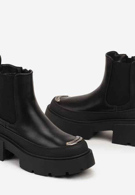 Czarne Botki na Platformie Wykończone Elastyczną Cholewką i Metaliczną Ozdobą Terilise