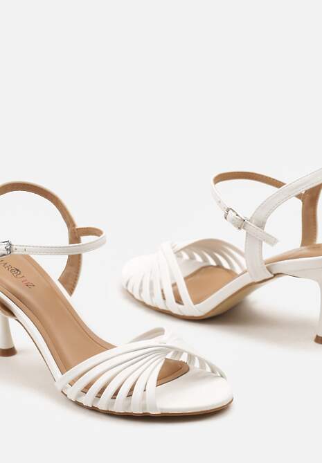 Białe Sandały z Imitacji Skóry na Niskiej Szpilce ze Sprzączką Marique
