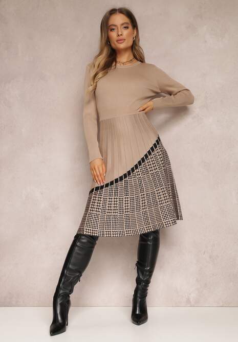 Beżowa Sukienka z Wiskozy z Plisowanym Dołem Dellusha