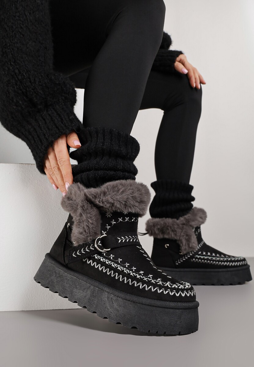 Czarne Śniegowce na Platformie z Futerkiem i Haftowanym Wzorem Celatusa