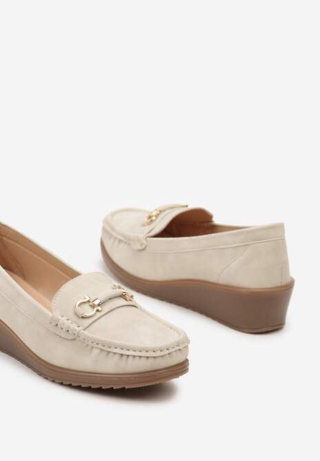 Beżowe Półbuty Mokasyny na Koturnie z Metaliczną Ozdobą Dalisha