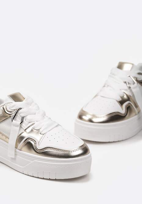 Biało-Złote Sneakersy na Niskiej Platformie z Zawieszką i Ozdobnymi Sznurówkami Salam
