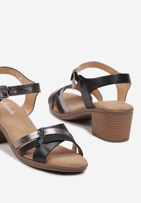Czarne Sandały na Słupkowym Obcasie Zapinane na Sprzączkę z Metalicznym Paskiem Risalene