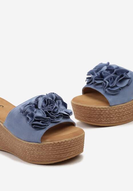 Niebieskie Klapki na Platformie z Koturnem i Szerokim Paskiem z Kwiatami Sirecia