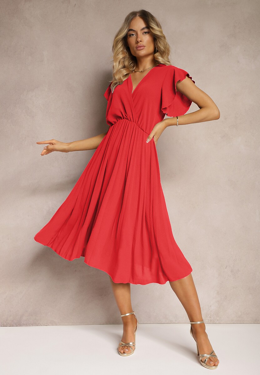 Czerwona Sukienka z Trójkątnym Dekoltem z Gumką w Pasie o Plisowanym Kroju Doetta