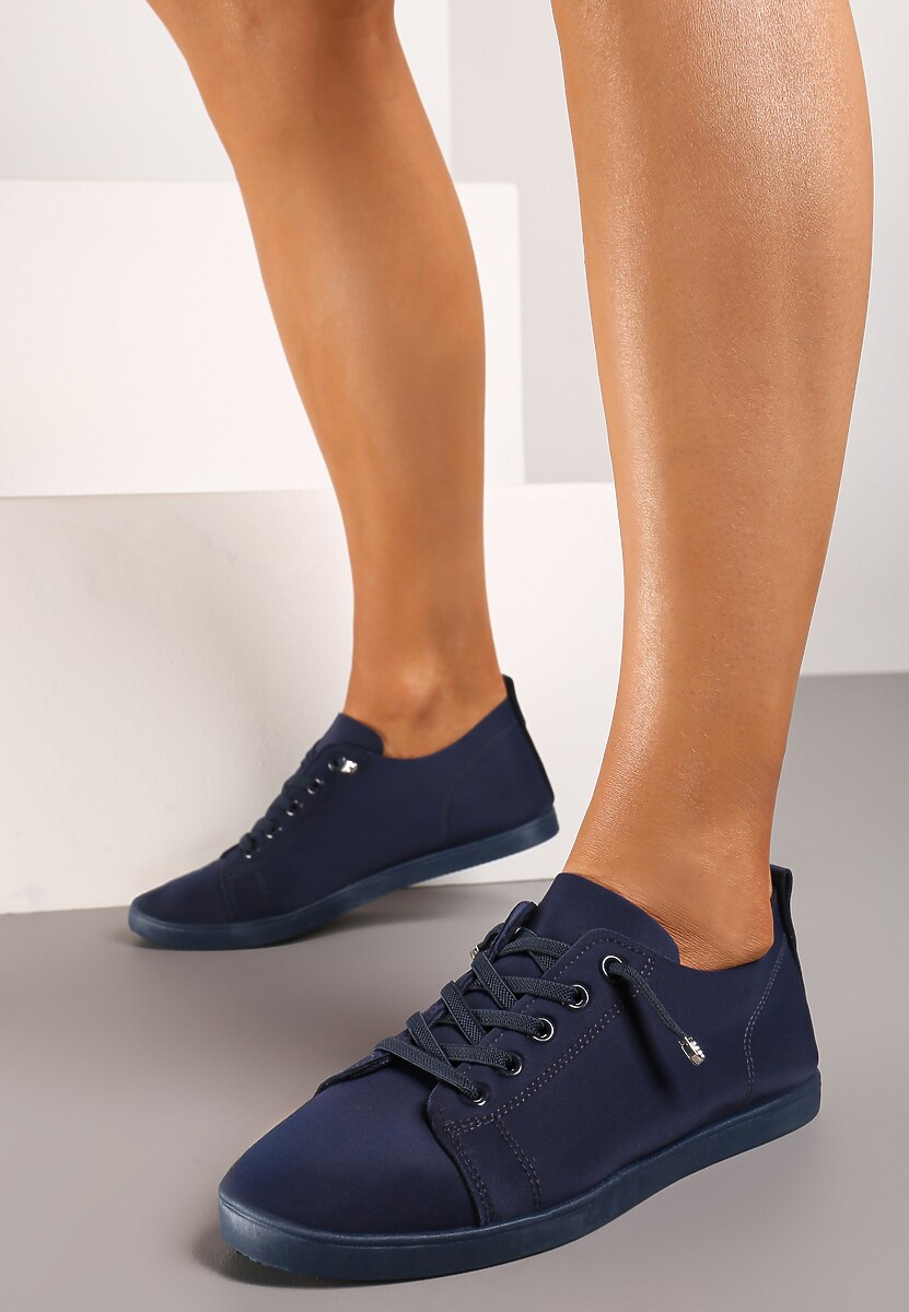 Granatowe Sznurowane Tenisówki z Ozdobnymi Cyrkoniami na Płaskiej Podeszwie Iiloeva