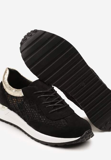 Czarne Sneakersy z Ażurowym Zdobieniem i Metalicznymi Wstawkami Sesovienna