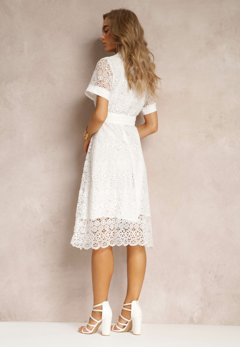 Biała Koronkowa Sukienka Koszulowa z Krótkim Rękawem i Wiązanym Paskiem Noralia
