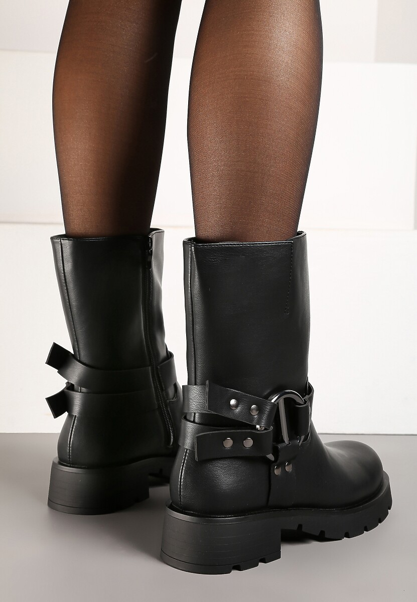 Czarne Botki Bikery na Płaskiej Podeszwie z Ozdobnymi Paskami i Klamrami Nialese