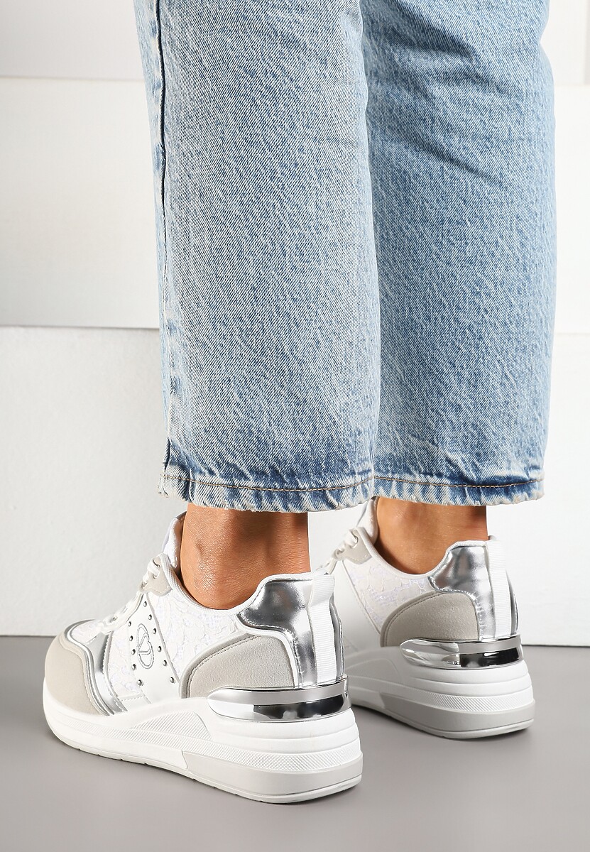 Białe Sneakersy na Ukrytym Koturnie z Koronką i Metalicznymi Wstawkami Edililia