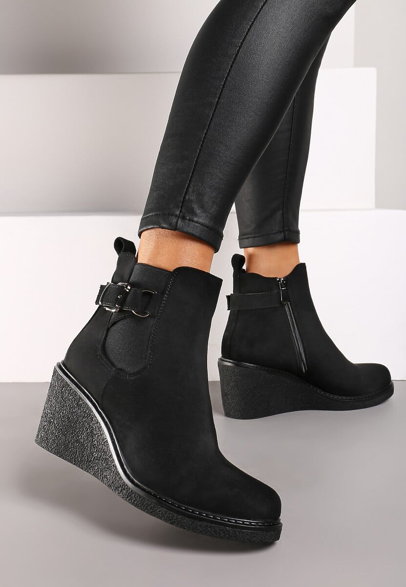 Czarne Botki Sztyblety na Koturnie z Ozdobną Klamrą Erillia