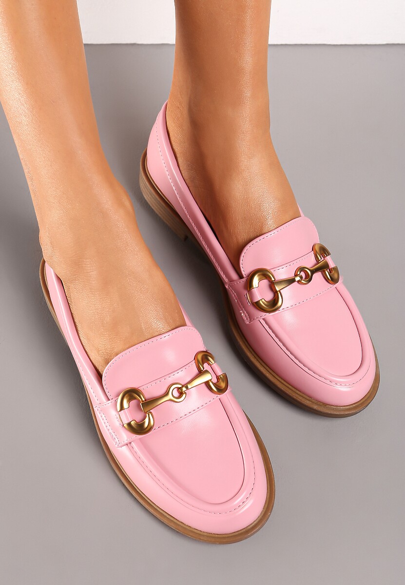 Różowe Mokasyny z Ekoskóry na Płaskiej Podeszwie Ozdobione Klamrą i Przeszyciami Fiviaha