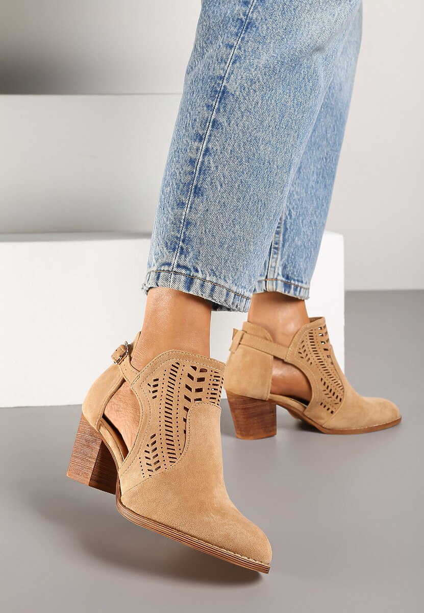 Ciemnobeżowe Ażurowe Botki Vices na Słupku w Stylu Kowbojek Ozdobione Wycięciem Isfedi