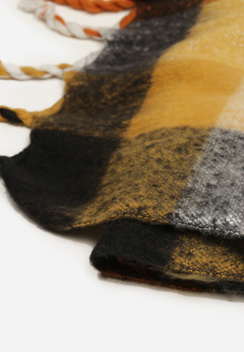 Żółto-Granatowy Szalik Ozdobiony Kratką i Frędzlami Tinandra