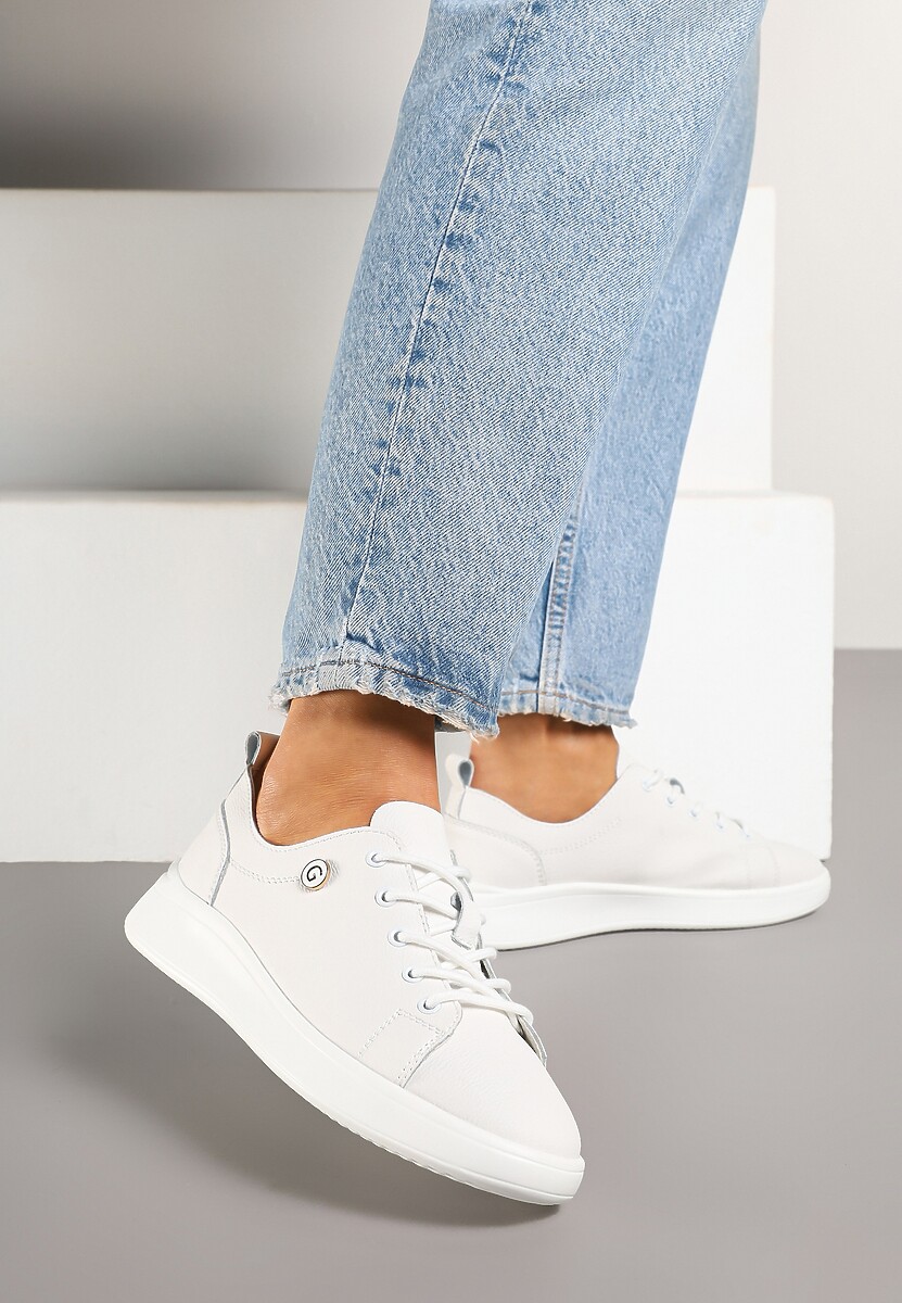 Białe Skórzane Sneakersy Zdobione Minimalistyczną Aplikacją Velotina