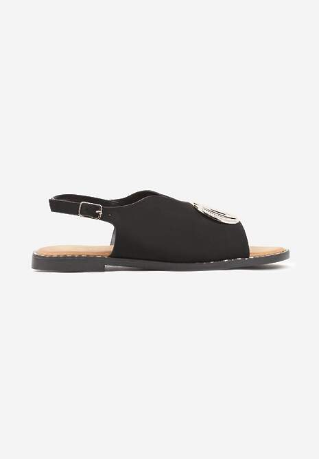 Czarne Sandały z Wycięciem i Metaliczną Okrągłą Aplikacją Orisena