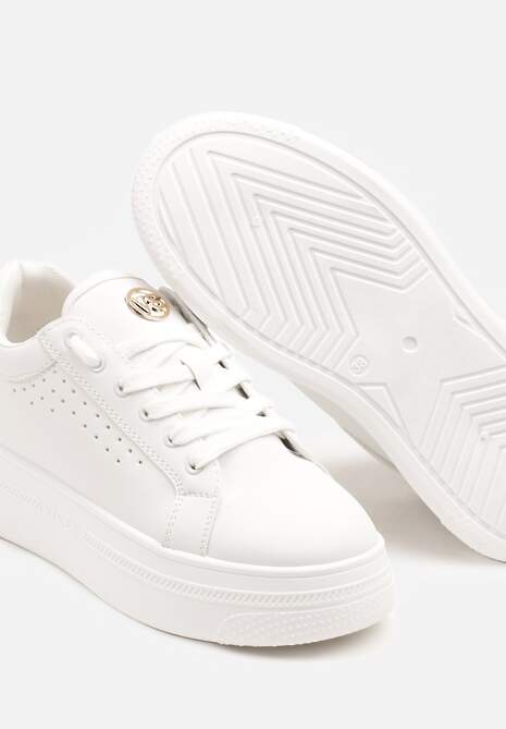 Białe Sneakersy Vices na Platformie Ozdobione Napisem i Perforacją Nonaritha