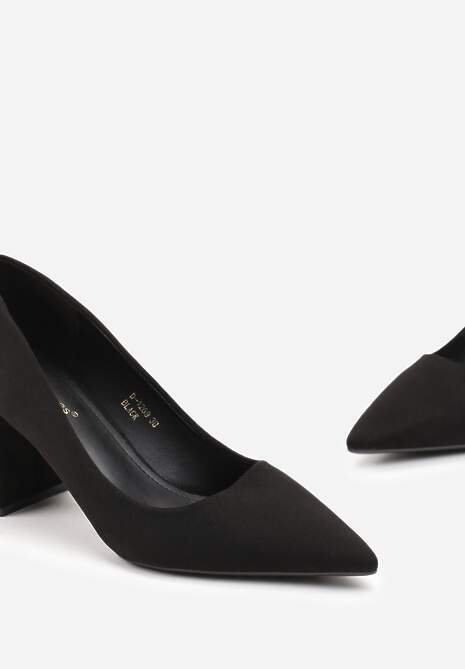 Czarne Czółenka na Słupku z Metalicznym Zdobieniem Hydrani