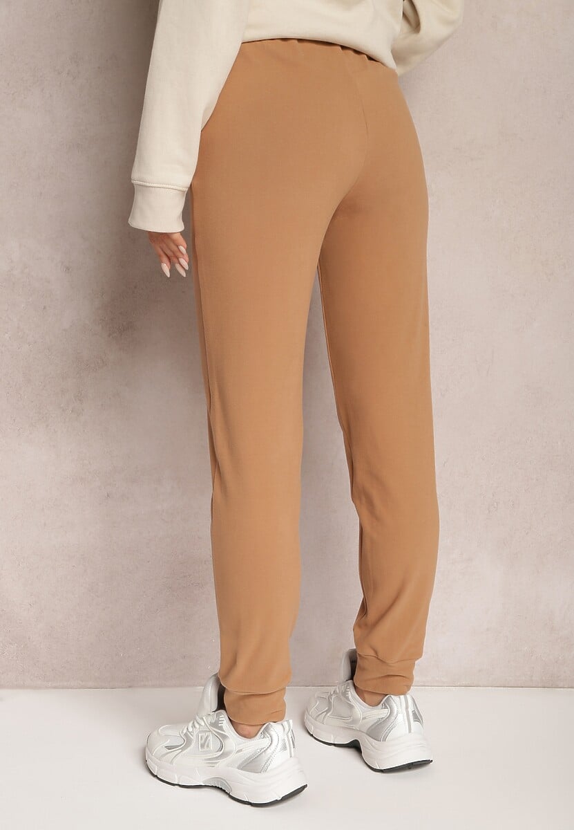 Beżowe Spodnie Dresowe z Regularną Talią ze Ściągaczami i Haftowanym Napisem Botalina