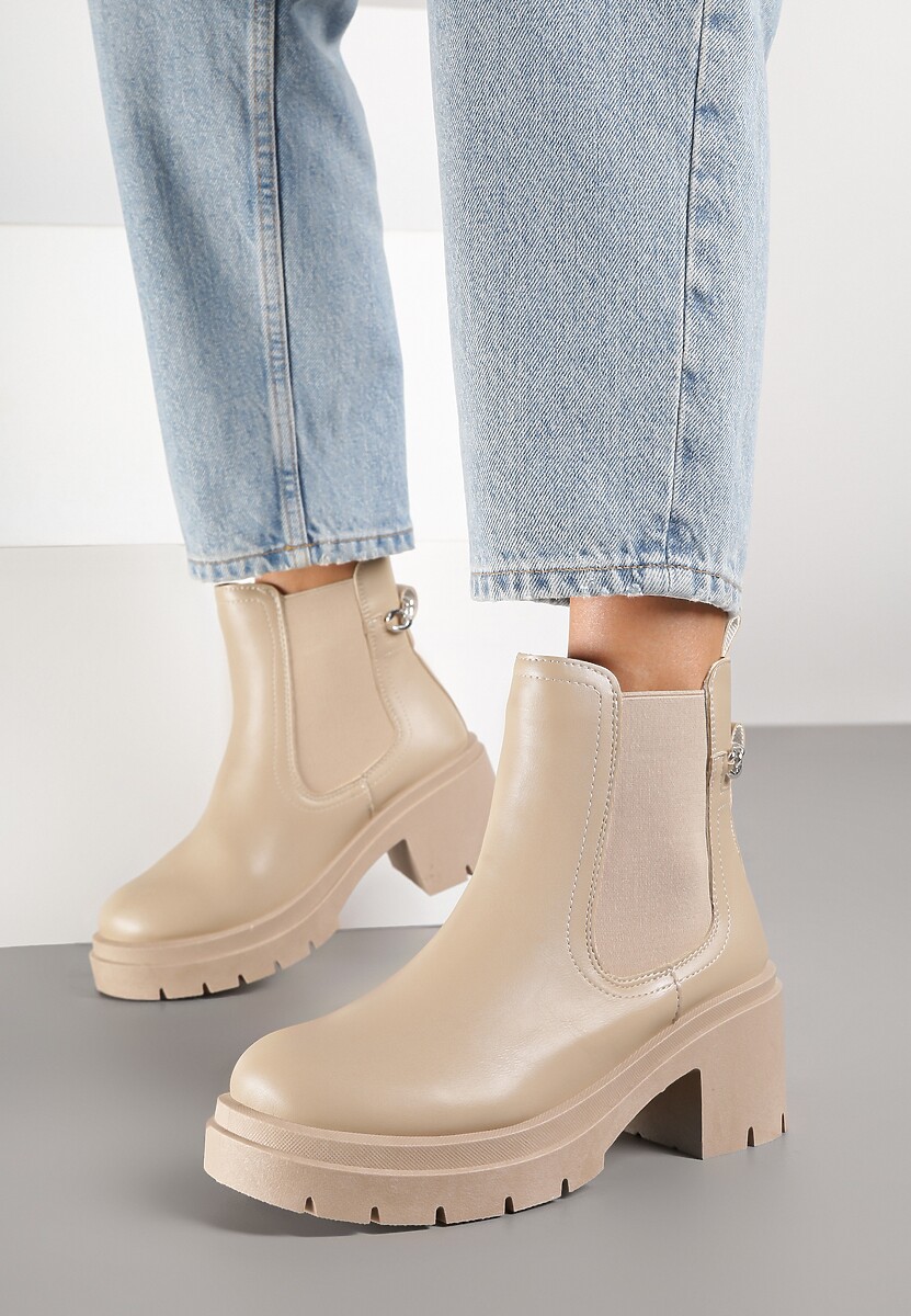 Beżowe Botki Sztyblety na Słupku z Protektorem i Ozdobnym Łańcuchem Shalise