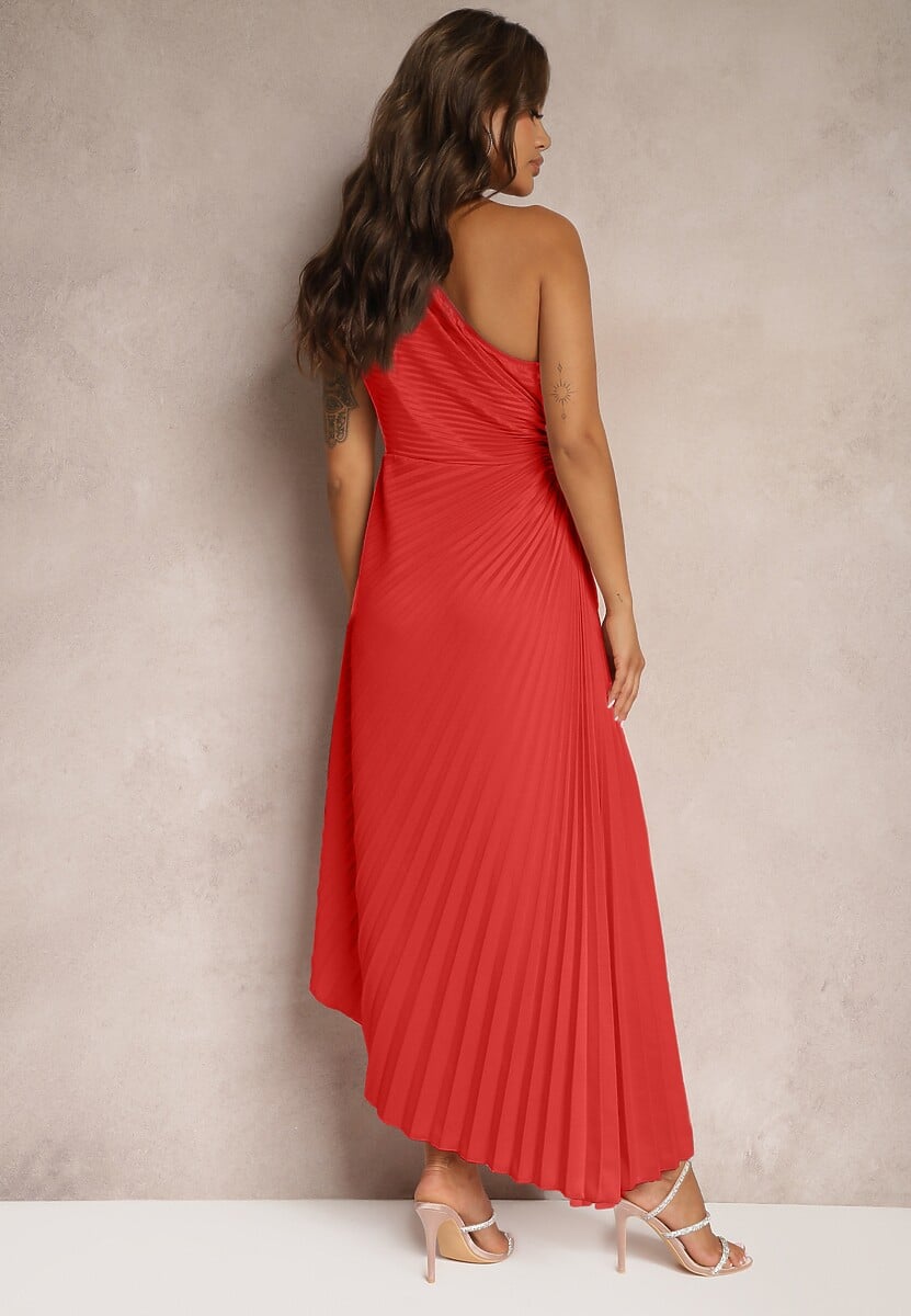 Czerwona Asymetryczna Sukienka z Plisowanym Dołem i Aplikacją w Kształcie Kwiatu Fevima