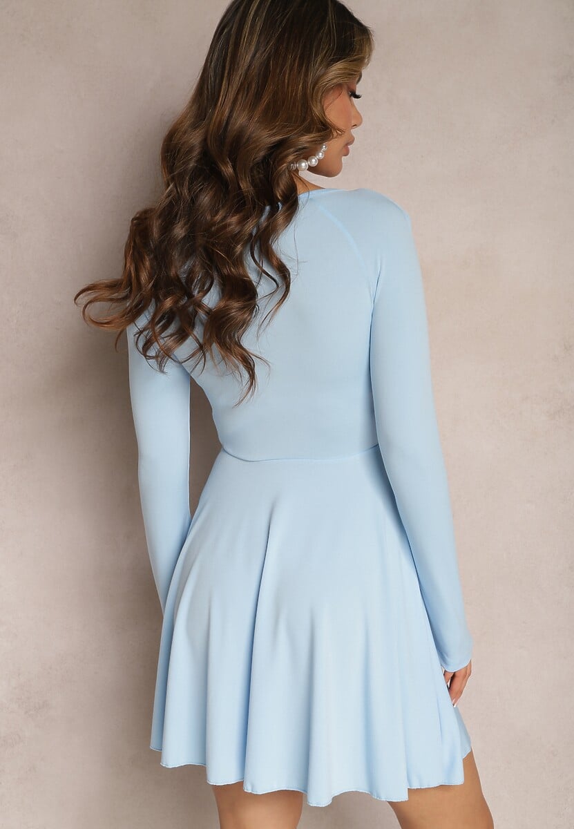 Niebieska Sukienka Asymetryczna z Odpinaną Broszką w Kształcie Kwiatka Incendia