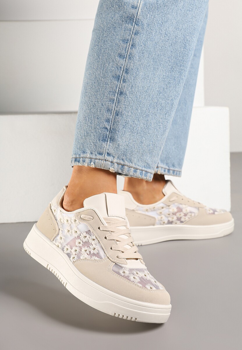 Beżowe Sneakersy z Haftem i Zdobieniami z Siateczki Lirivessa