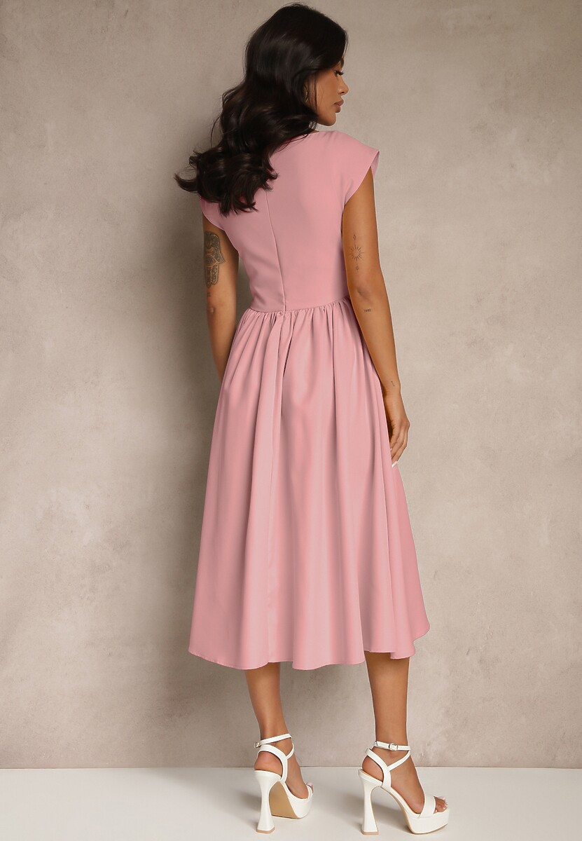 Różowa Sukienka Vices  o Rozkloszowanym Kroju z Dekoltem w Kształcie Łódki Milioria