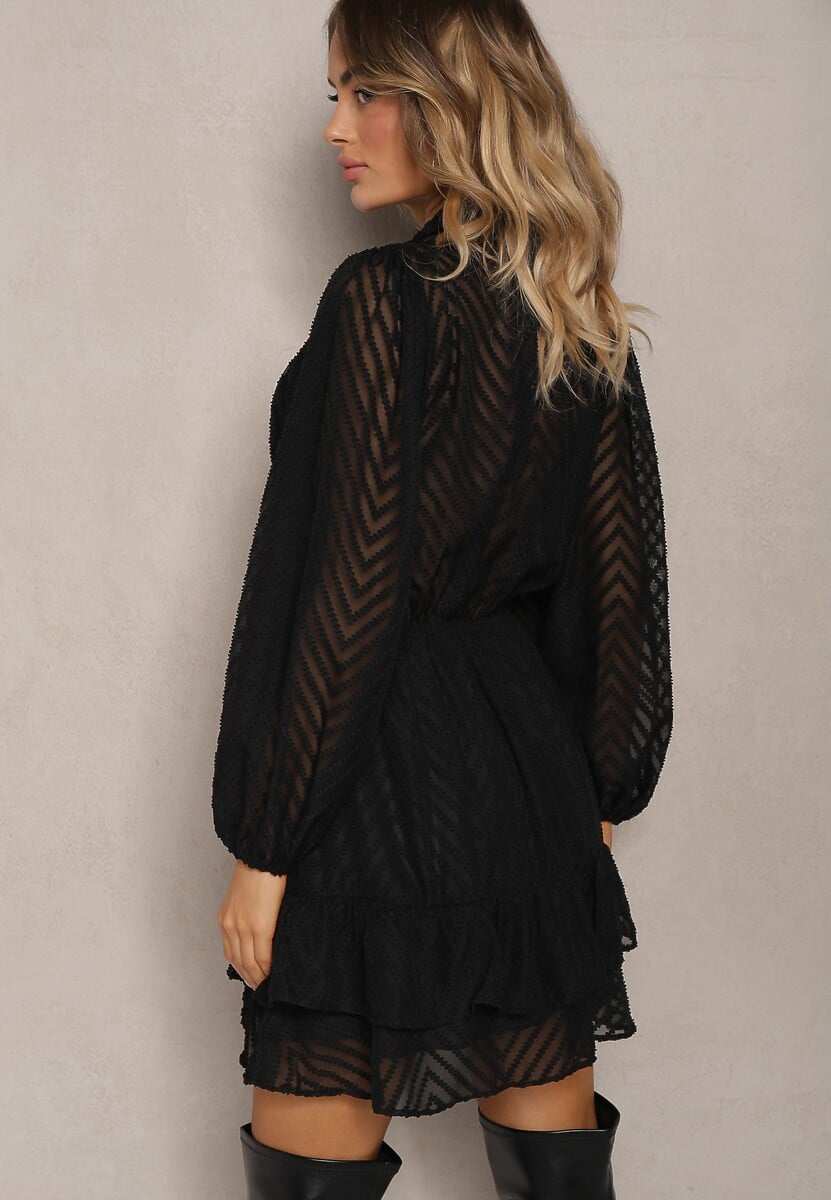 Czarna Sukienka Mini w Skośne Paski o Rozkloszowanym Fasonie z Gumką w Talii Tennari