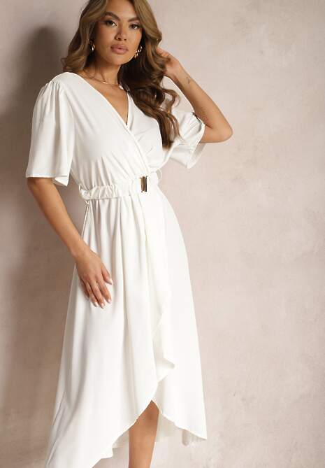 Biała Sukienka o Kopertowym Kroju z Marszczoną Gumką i Paskiem w Talii Dariane