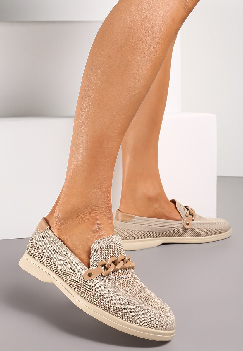 Zielone Mokasyny z Metalicznym Łańcuchem i Perforacją Mireali