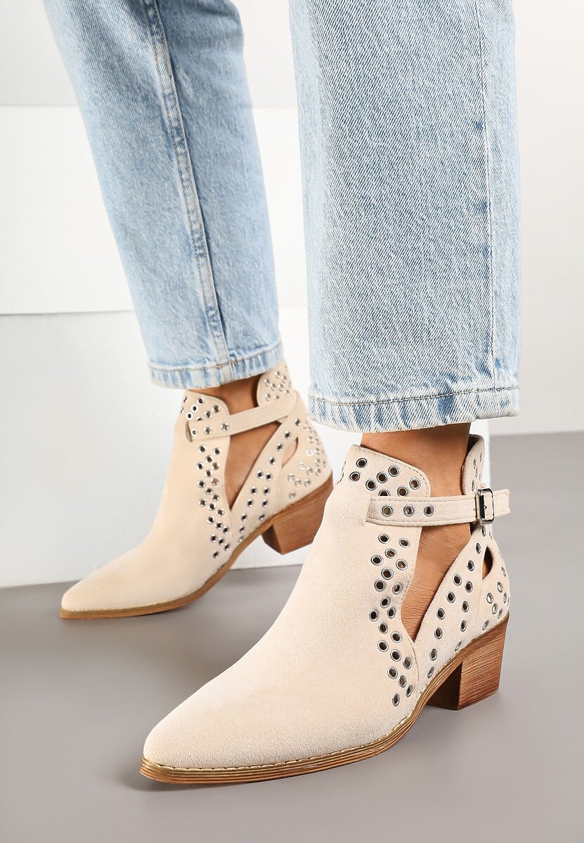 Beżowe Botki Kowbojki na Słupku Ozdobione Nitami i Wycięciem Eleawena