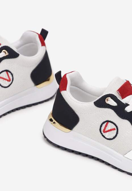 Biało-Granatowe Sneakersy z Haftowaną Naszywką i Metaliczną Wstawką Elnara