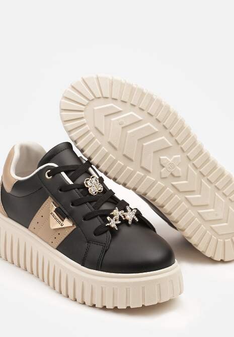 Czarne Sneakersy na Tłoczonej Platformie z Metalicznymi Ozdobami Eleanilia