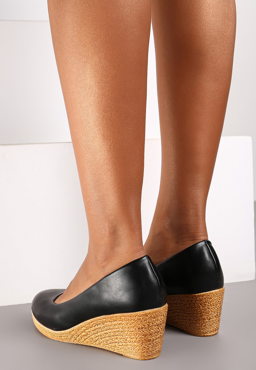 Czarne Półbuty ze Skórzaną Wkładką na Koturnie Ozdobionym Plecionką Terionnas