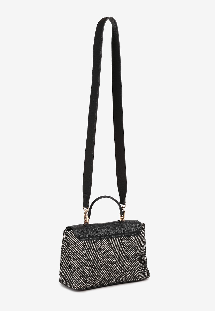 Czarna Torebka Typu Listonoszka w Jodełkę z Ozdobną Klapą i Odpinanym Paskiem Jackika