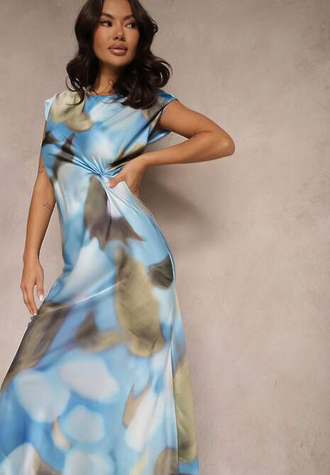 Niebieska Sukienka o Rozkloszowanym Kroju z Marszczeniem w Abstrakcyjny Print Tilloreta