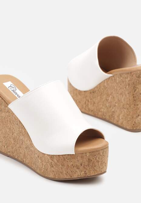 Białe Klapki w Stylu Drewniaków na Koturnie Jordiva
