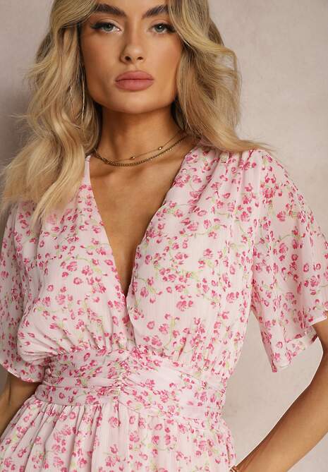 Różowa Sukienka o Rozkloszowanym Kroju z Gumką w Pasie i Marszczeniami Nerva