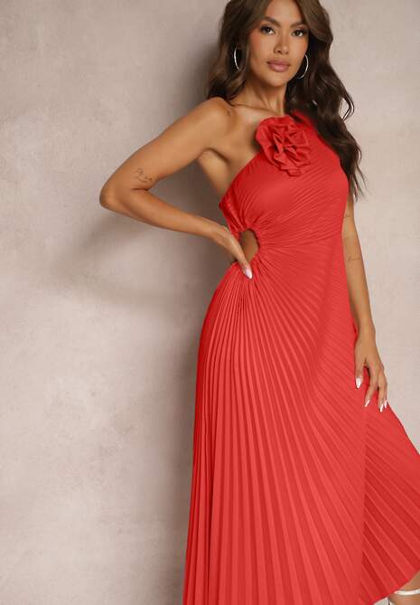 Czerwona Asymetryczna Sukienka z Plisowanym Dołem i Aplikacją w Kształcie Kwiatu Fevima