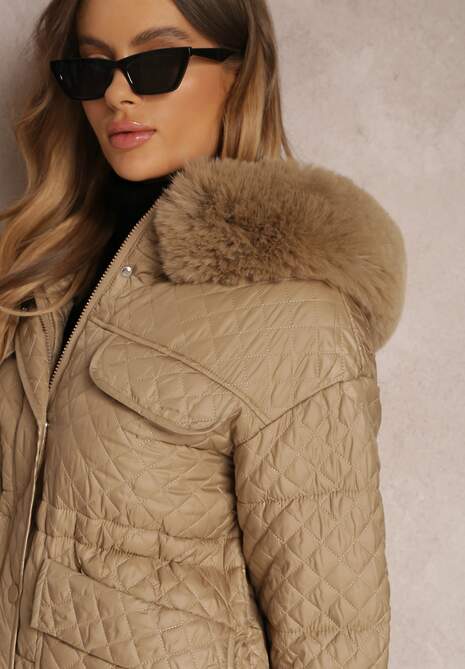 Beżowa Kurtka Pikowana z Kapturem z Futerkiem Vilei