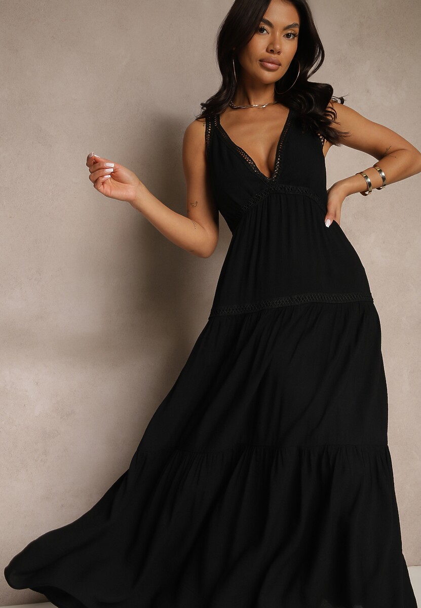 Czarna Sukienka z Wiskozą Ozdobiona Szydełkowym Motywem Mevelta