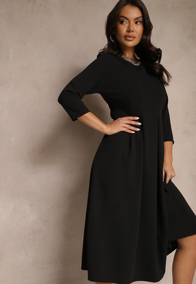 Czarna Sukienka o Rozkloszowanym Kroju z Ozdobnymi Przeszyciami Reanelis
