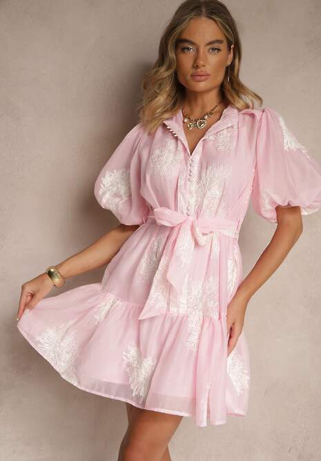 Różowa Sukienka Koszulowa z Bawełną Ozdobiona Paskiem i Haftami Lirine