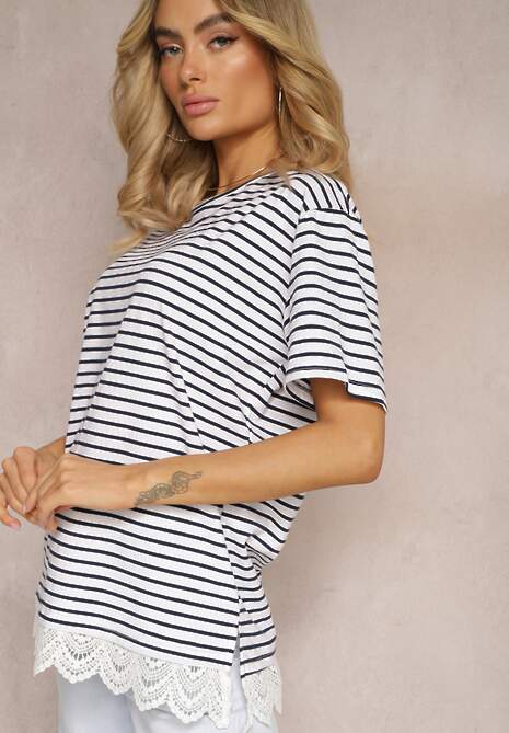 Biały T-shirt z Bawełny z Koronkową Wstawką w Paski Plastina