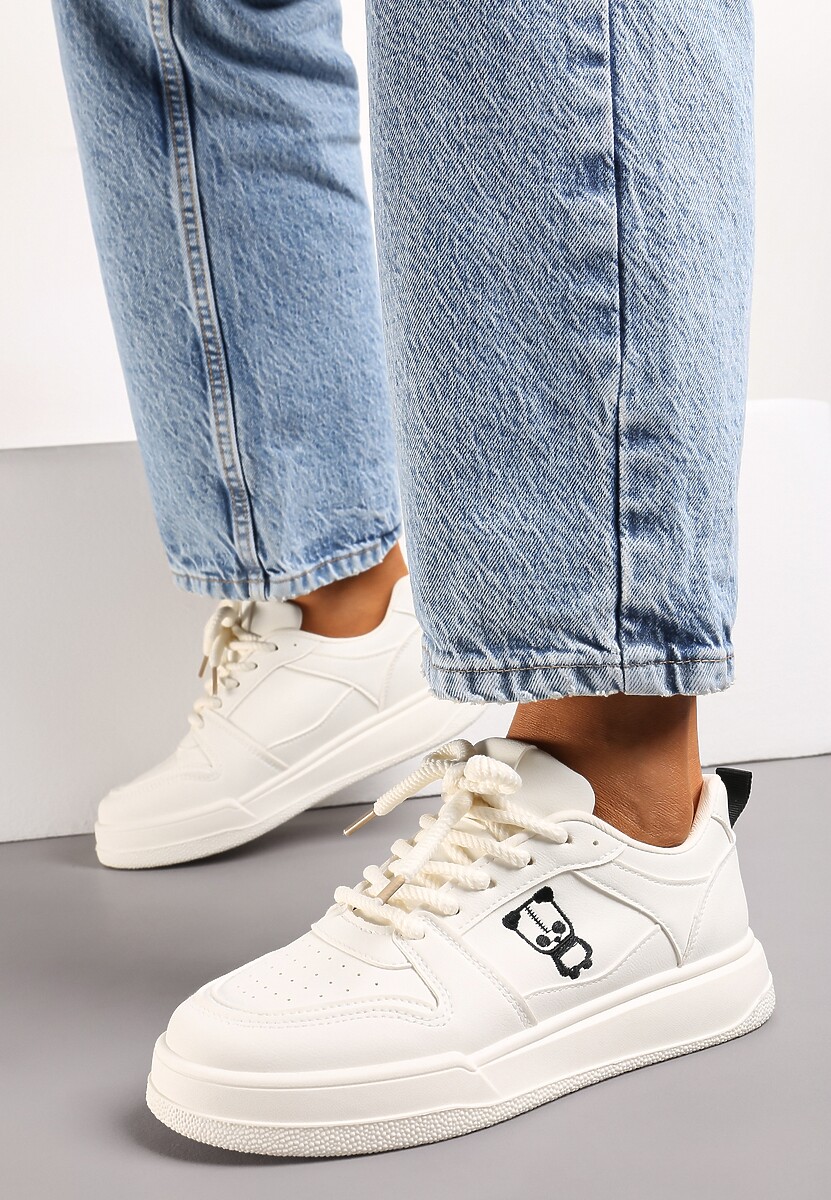 Beżowe Sneakersy z Drobną Perforacją i Małym Nadrukiem Fredomia