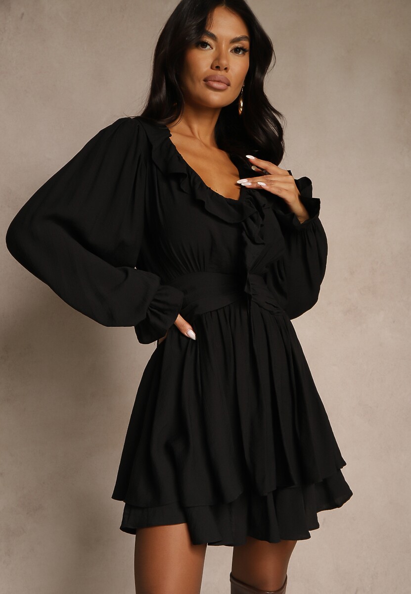 Czarna Rozkloszowana Sukienka z Wiskozy Zdobiona Falbankami Davea