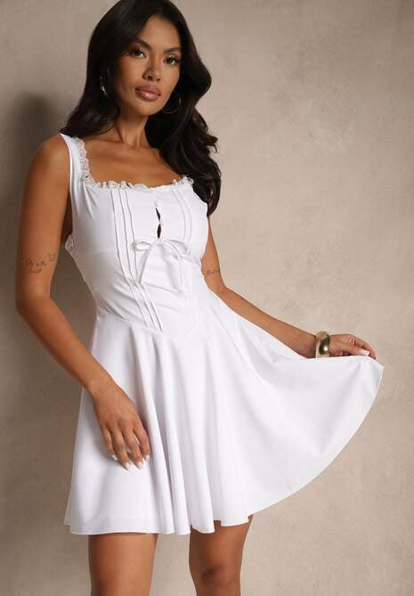 Biała Rustykalna Sukienka Vices o Rozkloszowanym Kroju z Grosetowym Wiązaniem Folessea