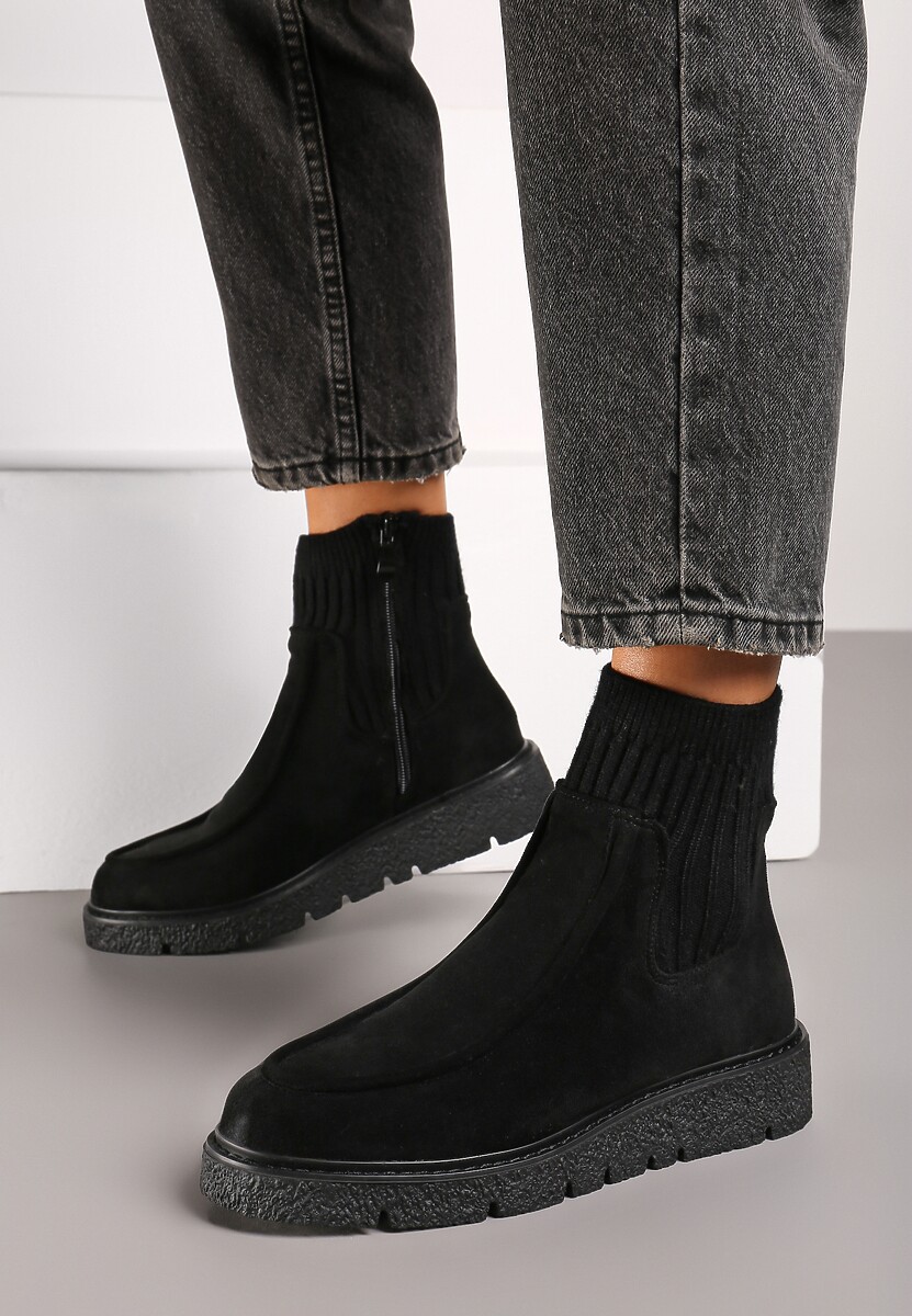 Czarne Ekozamszowe Botki z Prążkowaną Dopasowaną Cholewką na Niskim Koturnie Manzina