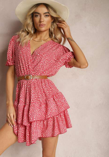 Czerwona Sukienka Ozdobiona Falbankami z Gumką w Talii i Bufiastymi Rękawkami Ornefia